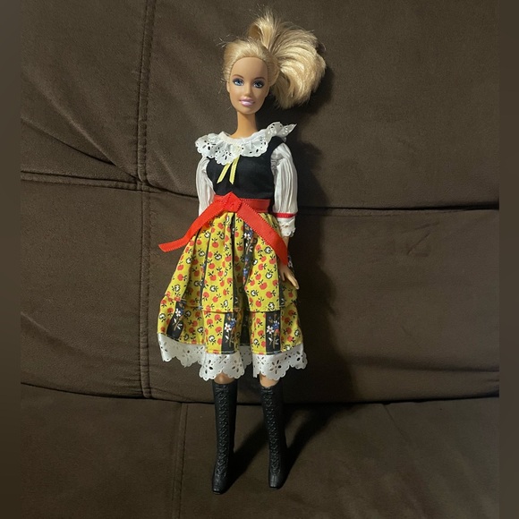 Special Edition Barbie Doll 1990 - Picture 1 of 3